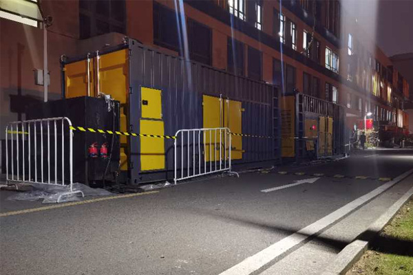 太湖柴油发电机组的输出电压是如何调节的？